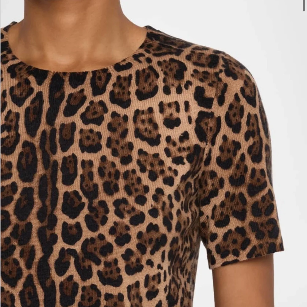 Neiman Marcus Cashmere Collection Cashmere Jaguar-Print Crewneck Sweater - Picture 3 of 6